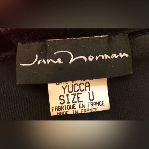 This top is HOT!!! Backless velvet with silver appliqué! - Picture 3 of 7